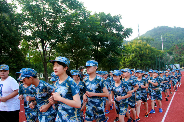 迷彩小兵夏令營(yíng)第二期國(guó)防園